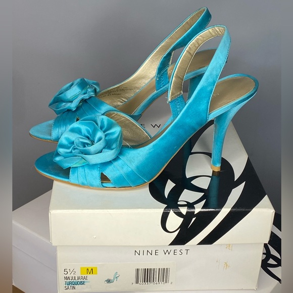 Nine West 3” “Julia Rae” turquoise satin flower heels - size 5.5 - Picture 3 of 6